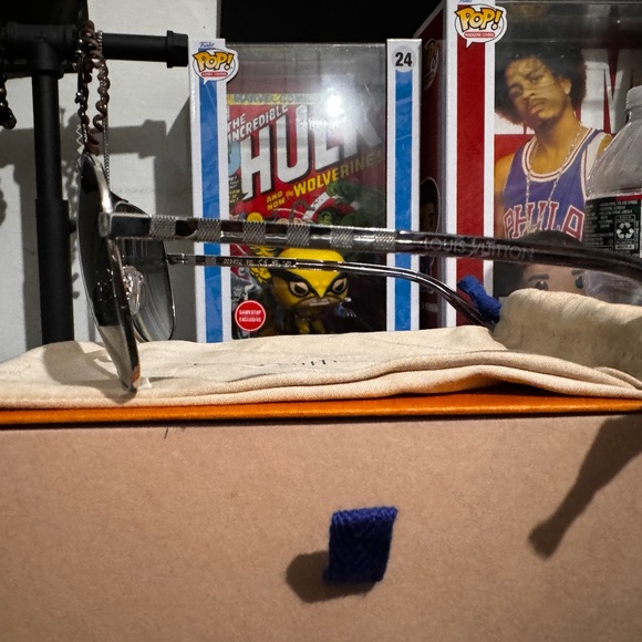 Louis Vuitton Sunglasses - Picture 2 of 2